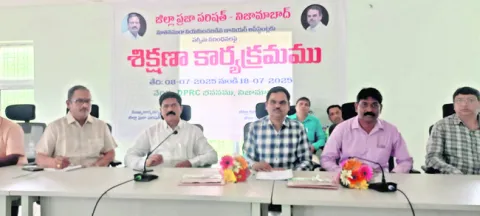 ప్రభుత్వ ఉద్యోగులు బాధ్యతగా పని చేయాలి 