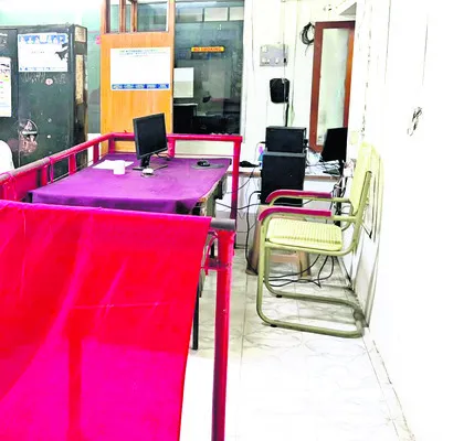 రిజిస్ట్రేషన్‌ కార్యాలయంలో ఇష్టారాజ్యం 