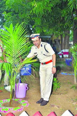 బాధితులకు అండగా ఉండాలి