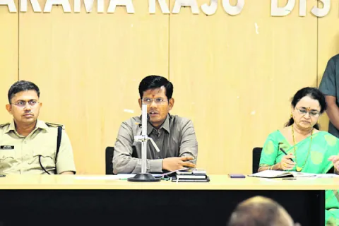 ముంపు ప్రాంతాల్లో అధికారులు అప్రమత్తం