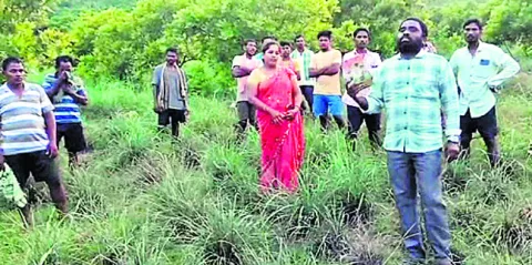పట్టాలిచ్చి గిరిజనులపై కేసులు పెడతారా?