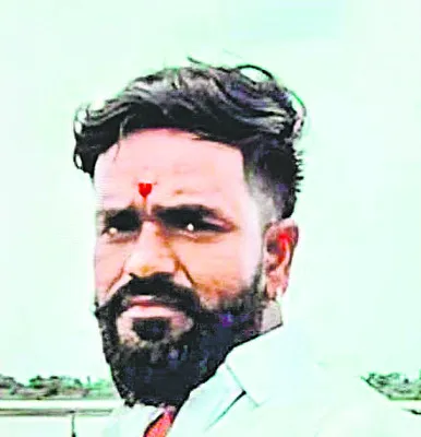 లారీ బైక్‌ ఢీ.. వ్యక్తి మృతి 