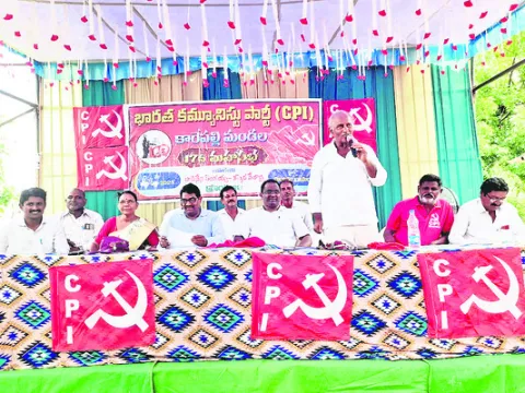 కమ్యూనిస్టులతోనే సమస్యల పరిష్కారం