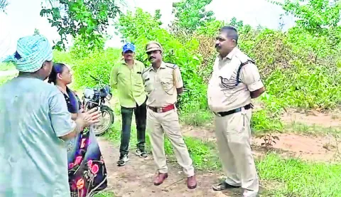 హక్కుపత్రాలు లేవు.. సాగు చేయొద్దు