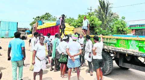 తమ్ముళ్లు పంచుకున్నారు! 