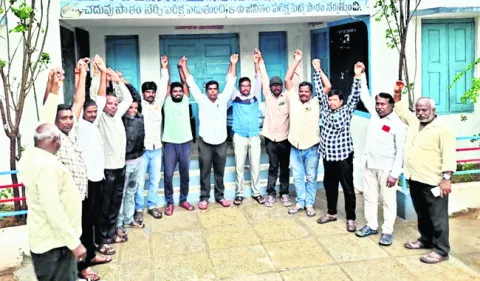 స్థానిక ఎన్నికలు  అప్పుడే నిర్వహించాలి 
