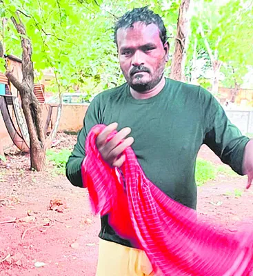 బర్త్‌ సర్టిఫికెట్‌ జాప్యం చేస్తున్నారని..