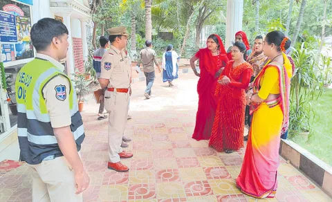 6 hijra nuisance case in qutubullapur police station