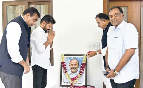 CM Revanth Reddy Pays Tribute To YS Rajasekhara Reddy On His Birth Anniversary13