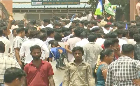 SP Manikanta Over At YS Jagan Convoy In Bangarupalyam2