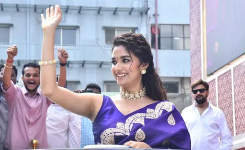 Buzz: Keerthy Suresh Enters Into Politics7
