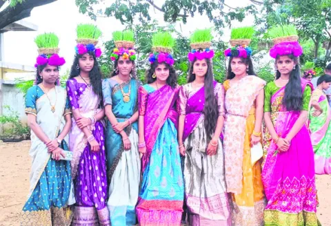 గిరిజనుల సంస్కృతికి ప్రతీక తీజ్‌ 