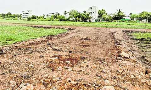 నిబంధనలకు తూట్లు.. జేబుల్లోకి రూ. కోట్లు! 