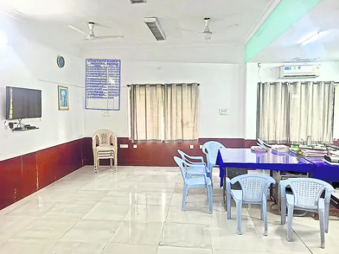 మేం ఇక్కడే ఉంటాం!