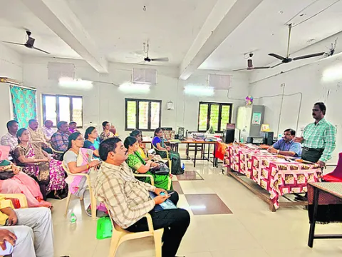 నాణ్యమైన విద్యనందించాలి 