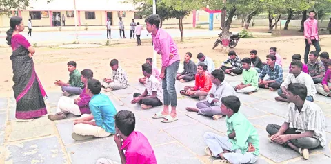 ఫేక్‌ ట్రైనర్‌పై విచారణ 