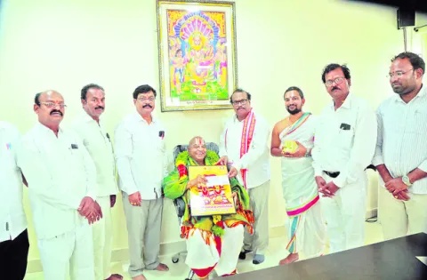 యాదగిరిగుట్ట ప్రధానార్చకుడి ఉద్యోగ విరమణ
