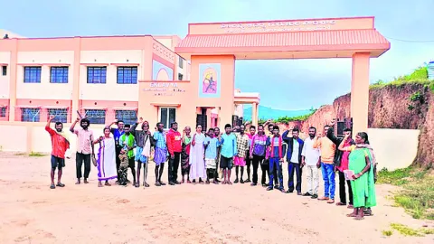 నష్టపరిహారం, ఉద్యోగం ఇవ్వాలి 