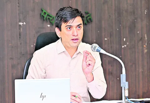 పురోగతిలో అలసత్వం వహిస్తే చర్యలు 
