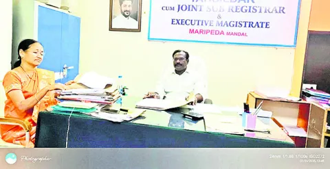 అసలేం జరుగుతోంది?