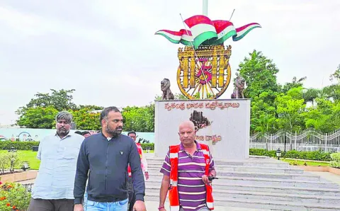పారిశుద్ధ్య ప్రత్యేక కార్యక్రమాన్ని విజయవంతం చేయాలి 