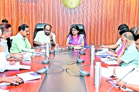 భూభారతి దరఖాస్తులను త్వరగా పరిష్కరించాలి