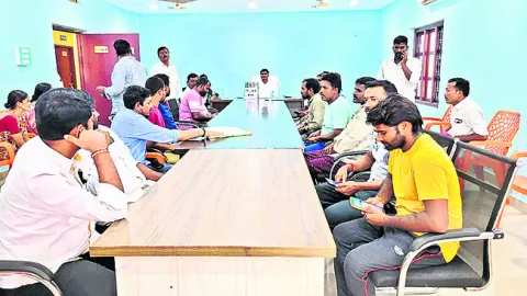 షాపుల నిర్వహణకు  వేలం
