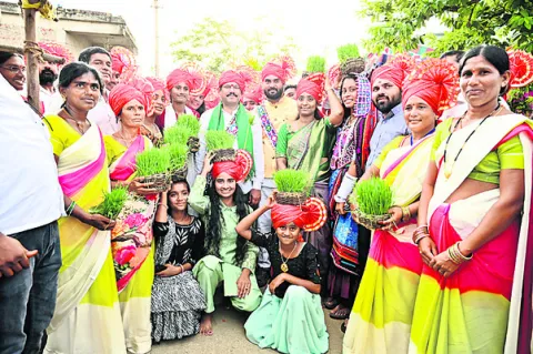 ఘనంగా తీజ్‌ వేడుకలు