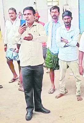 బయ్యర్లు కొంటుంటే వద్దంటావేంటి? 