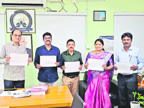 ఏకేయూ పీజీ ఫలితాలు విడుదల 