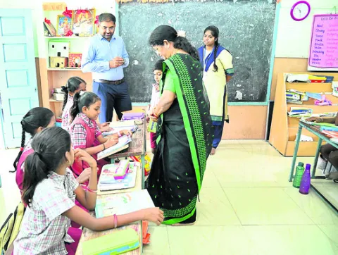 విద్యార్థుల్లో విద్యాప్రమాణాలు పెంచాలి