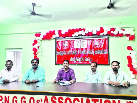 బోధనేతర పనుల నుంచి ఉపాధ్యాయులను తప్పించండి
