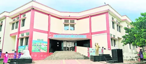 మిగులు సీట్ల భర్తీకి దరఖాస్తుల ఆహ్వానం