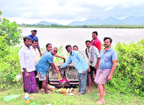 వట్టిగెడ్డ రిజర్వాయర్‌ నీరు విడుదల 
