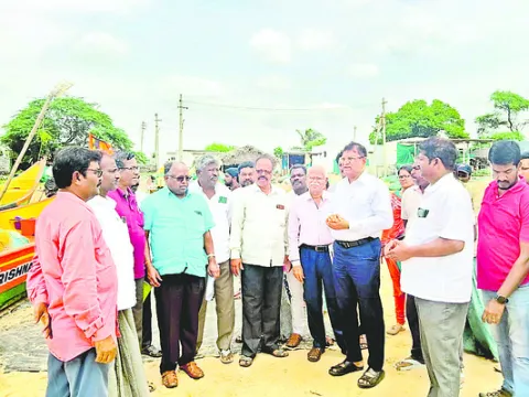 ఫిషింగ్‌ హార్బర్‌ స్థల పరిశీలన 