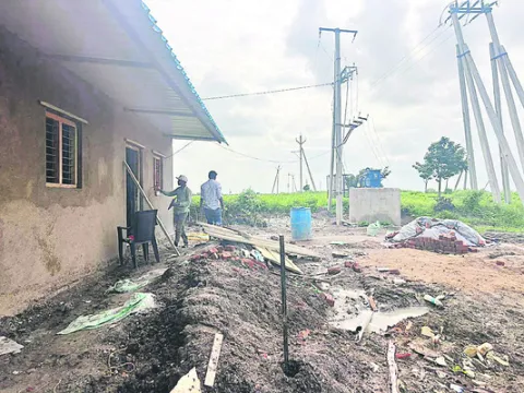 చెరవీడని సర్కారు భూమి! 
