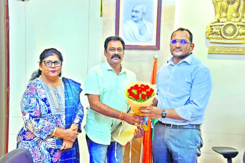 కలెక్టర్‌ను కలిసిన డీఎస్‌డీవో వెంకటేశ్వరరావు 