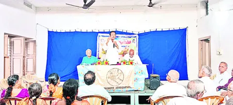 ‘పెన్షనర్ల సమస్యలు పట్టని ప్రభుత్వం’ 