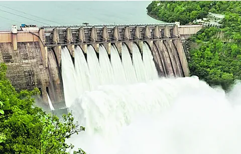 Nagarjunasagar project hit by heavy flood water 