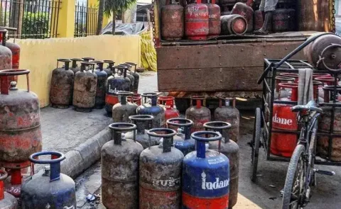 Prices of commercial LPG gas cylinders reduced by Rs 33.50