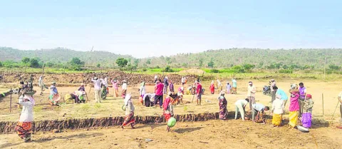 ఐదు వారాలైనా పైసలు రాలే..