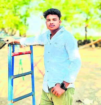కంటెయినర్‌ ఢీకొని యువకుడి మృతి