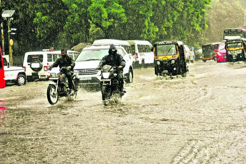 ముంచెత్తిన కుండపోత వానలు 
