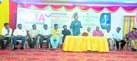 సమాచారం అడిగే హక్కు అందరికీ ఉంది