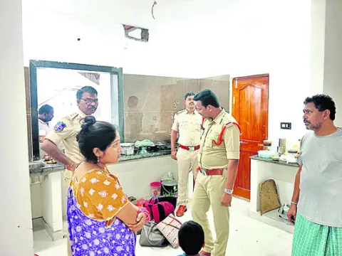 గద్దెరాగిడిలో భారీ చోరీ