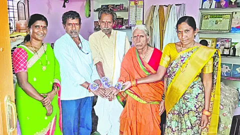 రాఖీ.