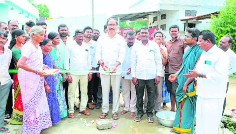 రాజకీయాలకతీతంగా అభివృద్ధి