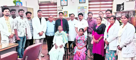 పెద్దాసుపత్రిలో ఇద్దరికి అరుదైన శస్త్రచికిత్సలు 