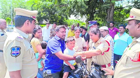 ● హెల్మెట్‌ ధరించని వాహనదారులకు..