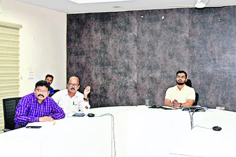 ప్రభుత్వ భవనాలపై సోలార్‌ పవర్‌ ప్లాంట్లు